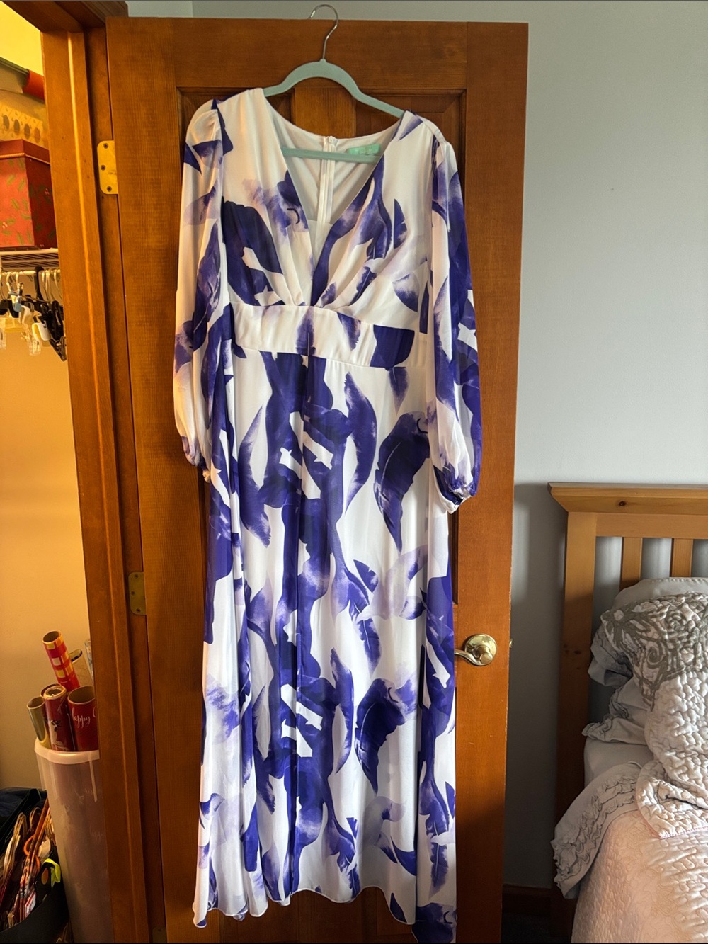 Women's White and Purple Floral V-Neck Maxi Dress Size 2X (fits like a 16)